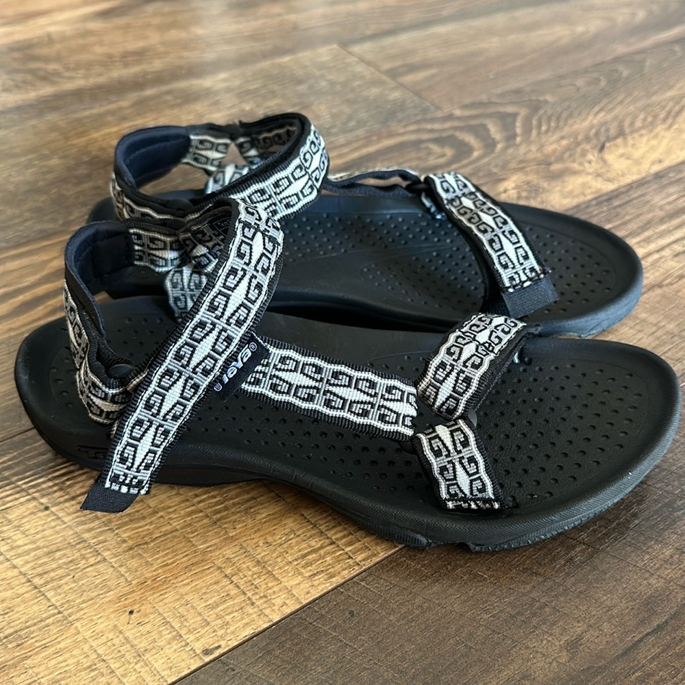 Teva sandals size 8